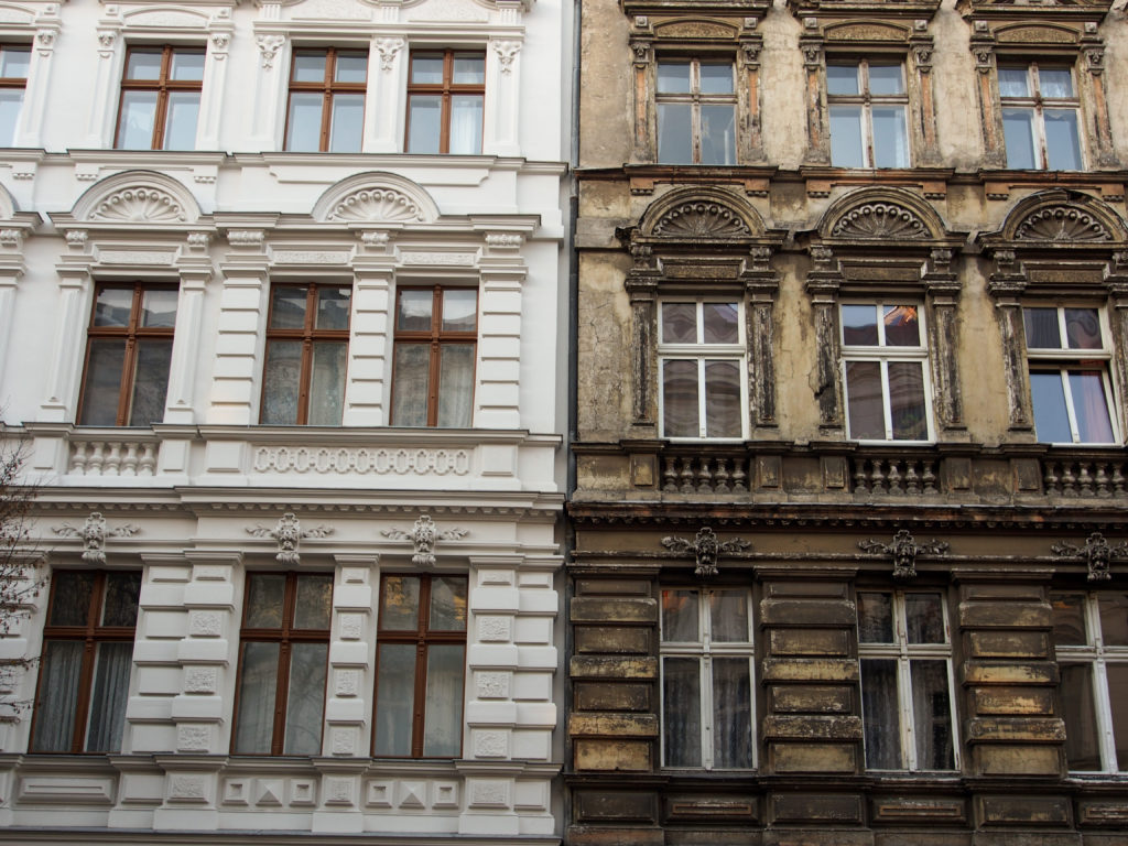 Energetische Sanierung durch Außendämmung der Fassade ist bei denkmalgeschützten Häusern ein No-Go.